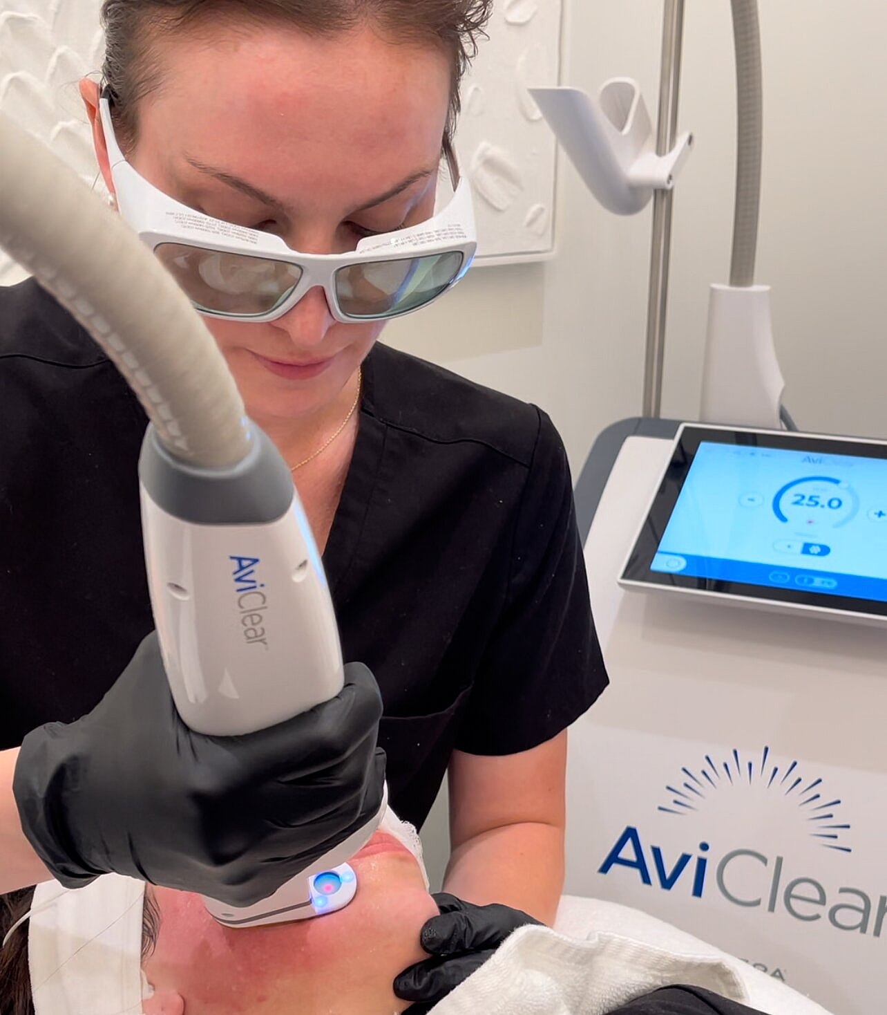 Clear Skin Ahead: How AviClear is Revolutionizing Acne Treatment