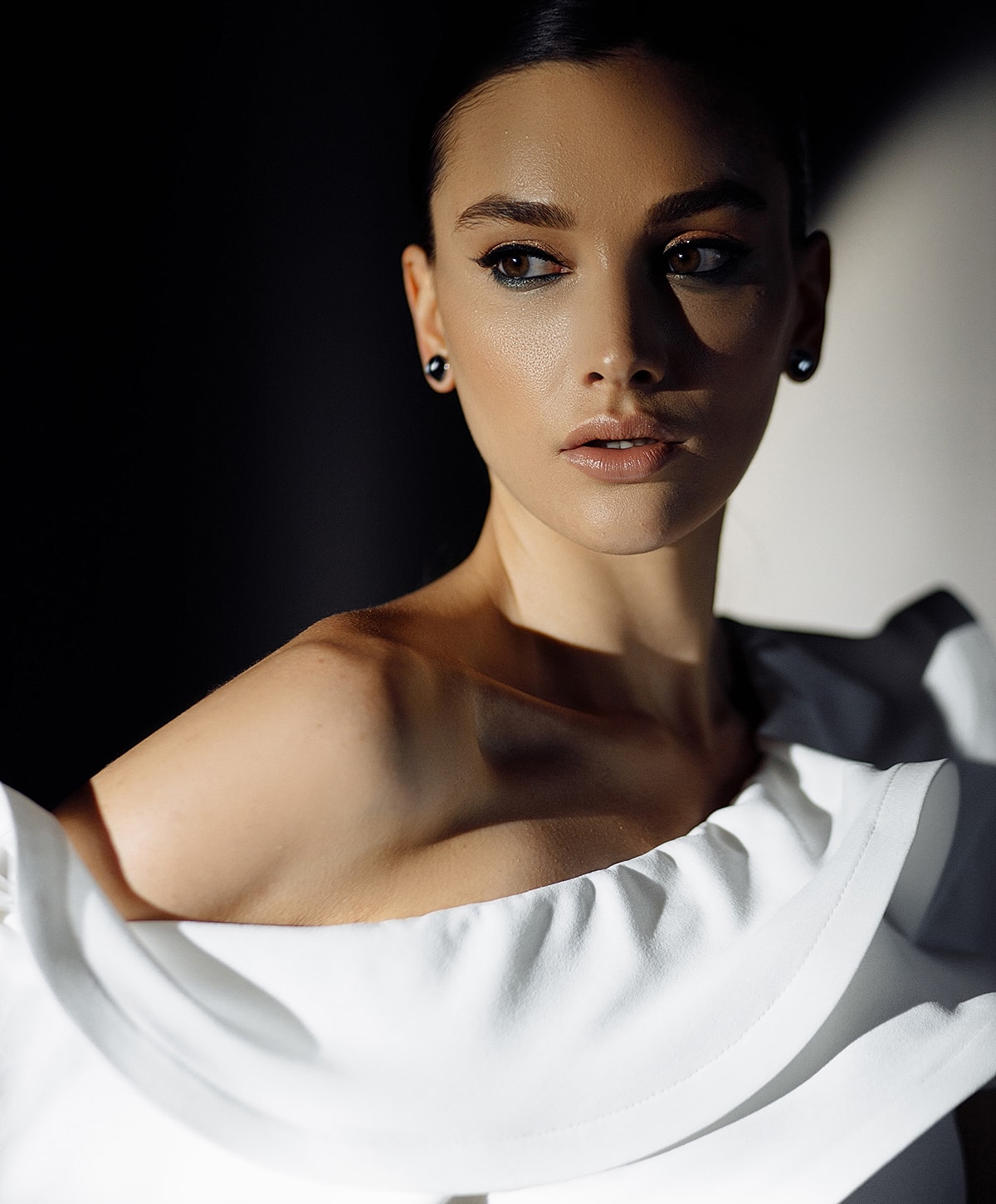 Couple holding hands near Eiffel Tower at sunset.